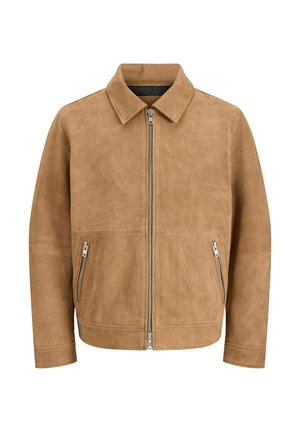 Beige Lederjacke mit Reißverschluss, spitzem Kragen und zwei seitlichen Reißverschlusstaschen; glatte Textur mit minimalistischer Gestaltung.