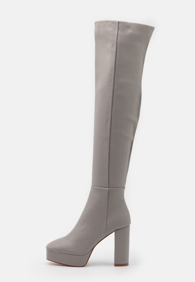 Graue Overknees