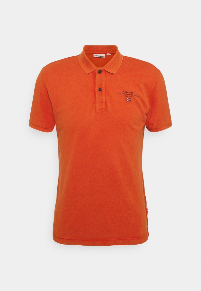 Polo shirt orange à manches courtes en coton avec un col classique. Présente deux boutons noirs et des détails de logo brodés.