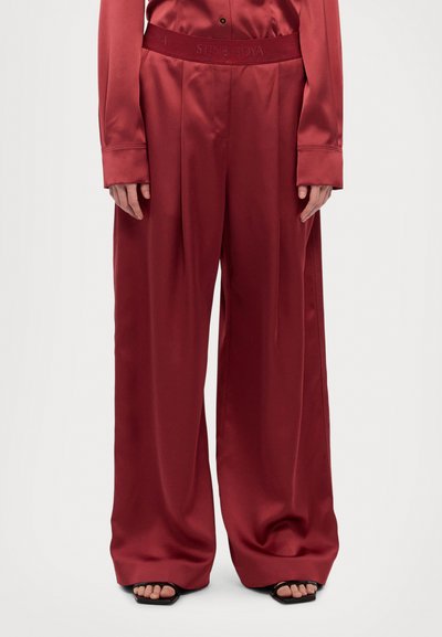 Stine Goya Pantaloni - raspberry
