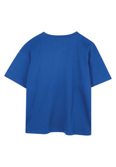 T-shirt bleu royal à manches courtes avec un col rond. Tissu en coton lisse, coupe décontractée, sans motifs ni logos visibles.