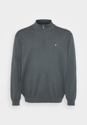 Grå kvart-glidelås genser laget av mykt strikkemateriale. Har en ribbet krage og mansjetter med en liten gul logo på brystet.