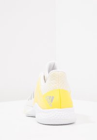 adidas Performance Tennissko til multicourt - yellow