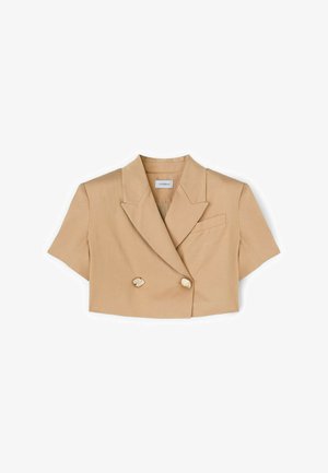Beiger kurz geschnittener doppelreihiger Blazer mit kurzen Ärmeln, notched Revers, zwei goldfarbenen Knöpfen und einer Brusttasche.