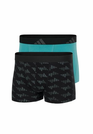 Dos bóxers de hombre, uno liso en color azul verdoso con cinturilla negra, otro negro con patrón geométrico gris y cinturilla negra, uno al lado del otro sobre fondo blanco.