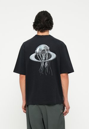 FUTURESCAPE ICED JELLY TEE - Apdrukāts T-krekls - blackout