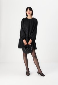 Pieces PCNETHE O NECK TIE DRESS - Kokteilinė suknelė / vakarėlių suknelė - black