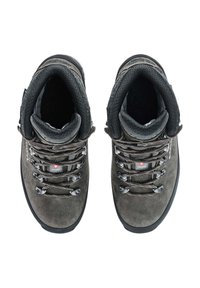 Graue Wildleder-Wanderschuhe mit schwarzen Akzenten, ausgestattet mit Metallösen, strukturierten Zungen und robusten Gummisohlen. Schnürdesign für sicheren Halt.