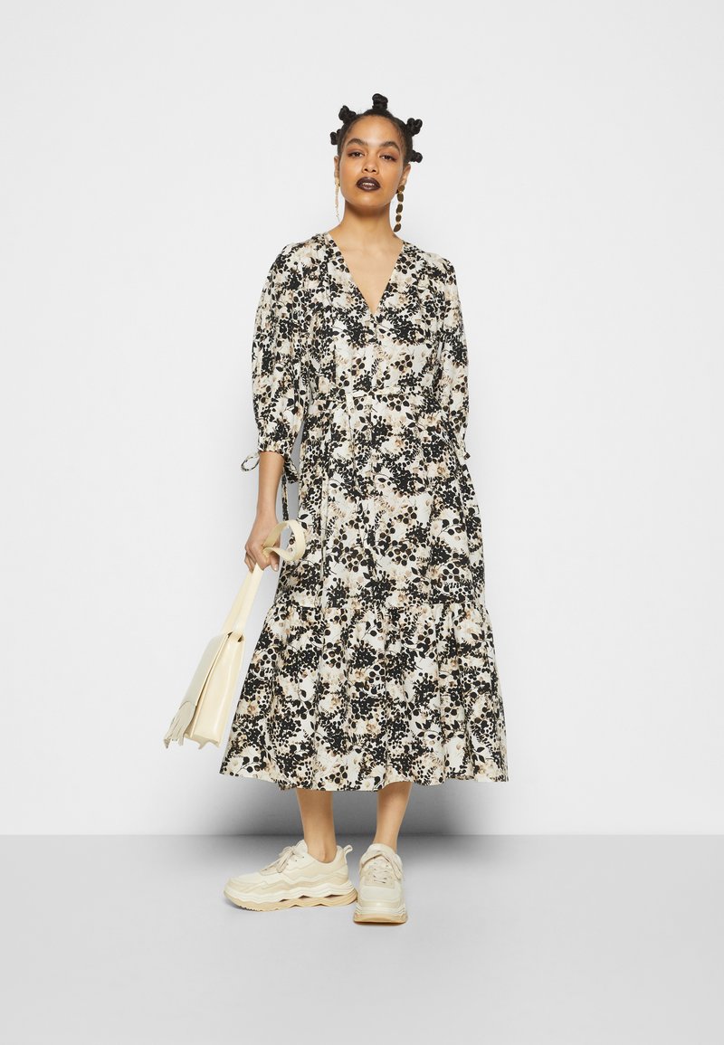 Damen Kleider | Mother of Pearl GATHERED MIDI DRESS WITH SPLITS Freizeitkleid branch floral/schwarz - RO85095 Damen Kleider | Mother of Pearl GATHERED MIDI DRESS WITH SPLITS Freizeitkleid branch floral/schwarz - RO85095