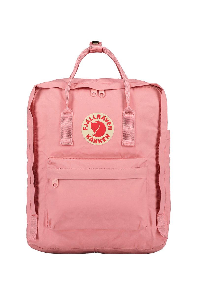 Sac à dos Fjällräven Kanken rose clair en tissu durable, avec une poche zippée à l'avant et des bretelles ajustables. Logo circulaire à l'avant.