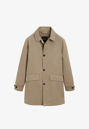 Lichtbruine mantel met een knoopsluiting met drie zwarte knopen, twee klepzakken aan de voorkant en geruite manchetten, met een klassieke kraag.