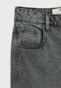 Stradivarius BERMUDA - Short en jean - dark grey