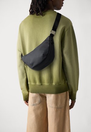 VALERA SHOULDER BAG UNISEX - Gürteltasche - black