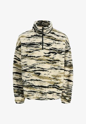 Pulover iz flisa s pol-zadrgo spredaj, visokim ovratnikom in črno-bež črtastim vzorcem, ki spominja na živalski vzorec.