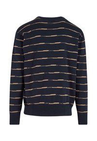 Maglione navy con strisce orizzontali beige testurizzate. Presenta un collo rotondo, maniche lunghe e polsini e orlo a coste per una vestibilità aderente.