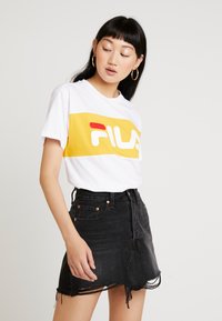 Fila ALLISON - T-shirt imprimé - bright white/citrus
