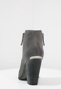 MICHAEL Michael Kors High Heel Stiefelette - grey
