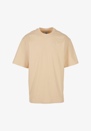 Beige kortærmet t-shirt med rund hals og lille hvid signaturlogo på venstre bryst.