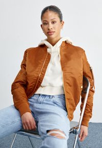 Alpha Industries Bomber jakna - hazel brown