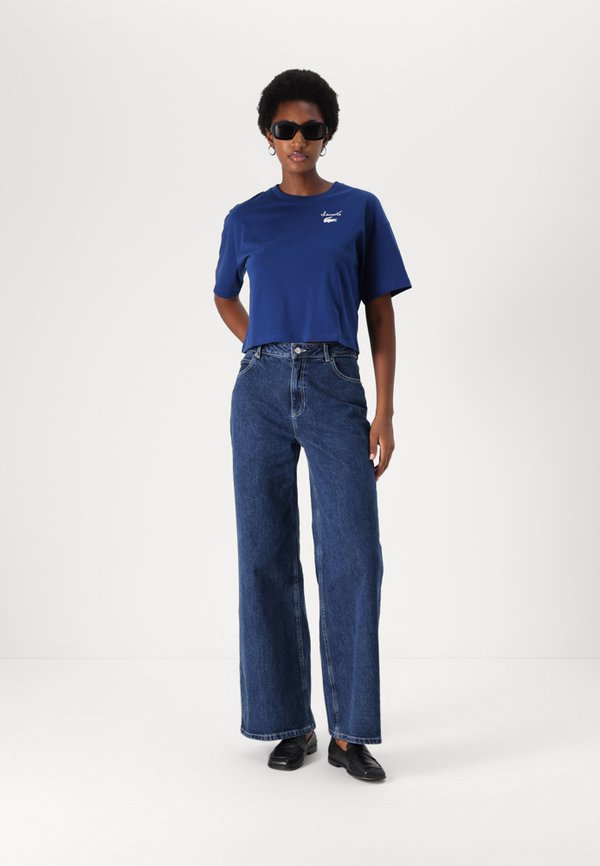 Basic T-shirt - globe3