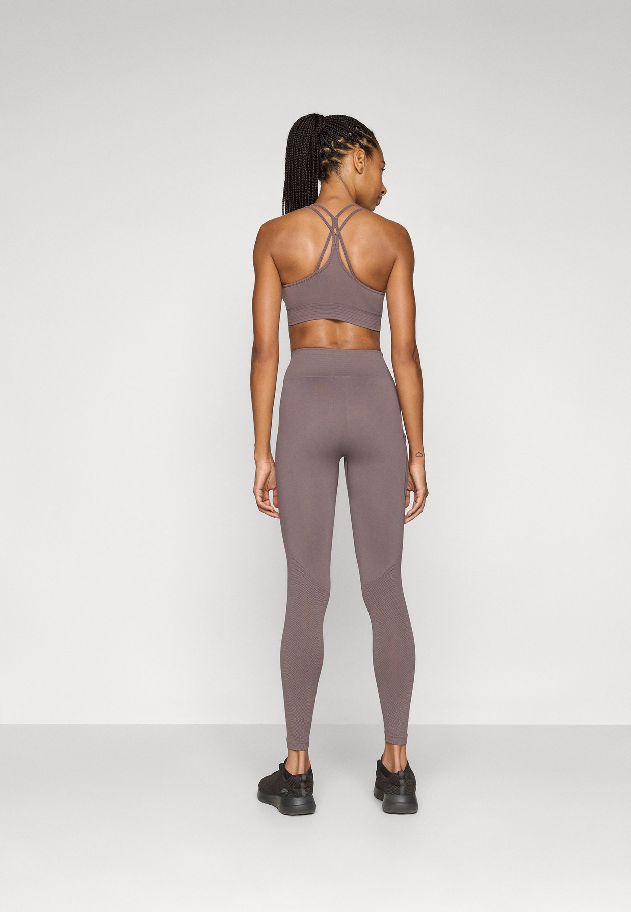 DEFINE SEAMLESS POCKET