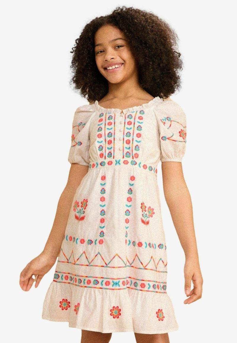 Love & Roses CONTRAST EMBROIDERY SMOCK  REGULAR FIT - Denné šaty - white