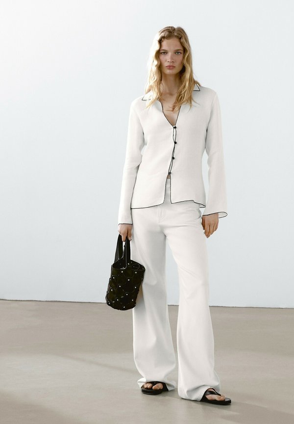 FLOWING WITH CONTRASTING DETAILS - Button-down blouse4