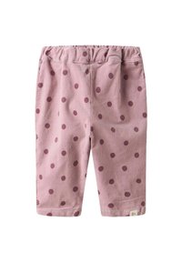 Roze pamučne kratke hlače s tamnoroze točkicama, s elastičnom trakom u struku i malom oznakom branda na donjoj lijevoj strani.