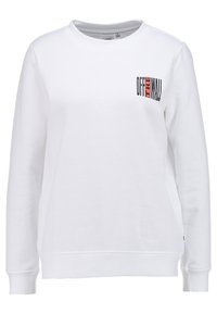 Vit sweatshirt med rund halsringning, långa ärmar, ribbade ärmar och fåll; har en liten "OFF THE WALL"-logga i röd och svart på bröstet.