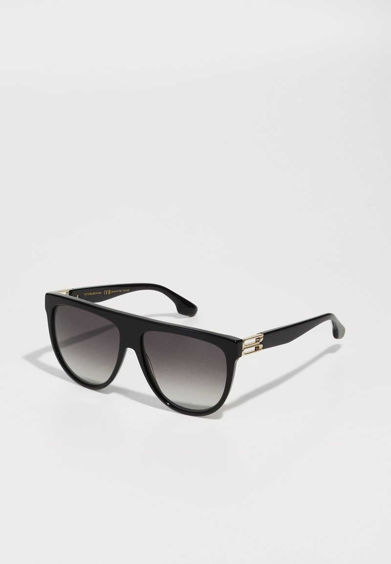 Μαύρα γυαλιά ηλίου με ορθογωνικό σκελετό, φακούς με κλίση χρώματος και χρυσές λεπτομέρειες στα άκρα. Λείος πλαστικός υλικός.