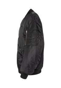 Giacca bomber nera in nylon liscio e lucido con polsini e orlo a costine, caratterizzata da una tasca con zip sul braccio sinistro e sezioni trapuntate.