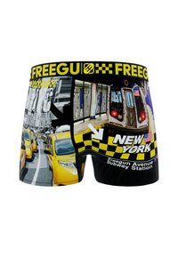 Boxers avec un thème de New York montrant des taxis jaunes, un train de métro, un motif à damier jaune et noir, ainsi que le texte "NEW YORK" et "Station de métro Freegun Avenue."