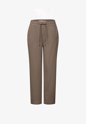 Pantaloni marroni, leggeri e texturizzati, con vita a cordoncino, gambe affusolate e pieghe sottili. Presentano dettagli in metallo argentato.