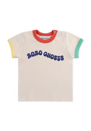 T-shirt a maniche corte, di colore crema e a coste, con polsini multicolori e colletto rosso. Presenta la scritta "ROBO CHOSES" in grassetto, di colore blu, sulla parte anteriore.