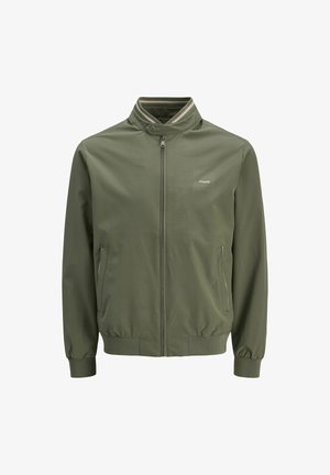 Veste bomber verte en matériau lisse et léger. Dotée d'un col montant, d'une fermeture éclair à l'avant et de poignets et d'une taille élastiques. Deux poches latérales.