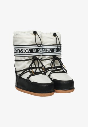 Witte en zwarte sneeuwlaarzen met een duurzame stoffen bovenlaag, contrasterende zwarte leren onderkant en gouden accenten op de veters. Rubberen zool.