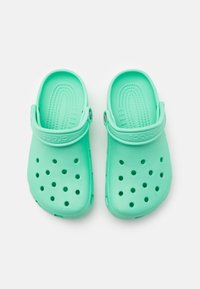 Crocs CLASSIC UNISEX - Mulas - pistachio