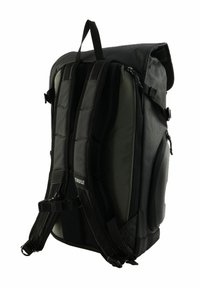 Sac à dos Thule noir avec un dos rembourré et des bretelles ajustables, doté d'une fermeture enroulable et de plusieurs poches zippées pour le rangement.