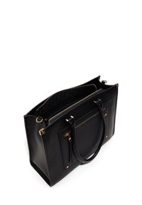 Borsa tote in pelle nera con accenti di hardware dorato, dotata di un ampio interno, una tasca con cerniera e doppi manici per il trasporto.