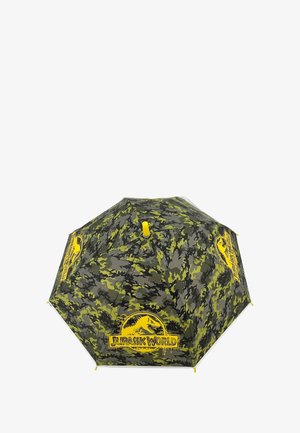 Regenschirm mit einem Tarnmuster in Grün und Schwarz, mit einem gelben "Jurassic World"-Logo, acht Segmenten und einem gelben Knopf oben.