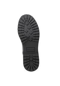 Zwarte rubberen schoenzool met een diep loopvlakpatroon, voorzien van verhogingen in de vorm van kruisen en richels voor betere grip. Inclusief een reliëf merklogo.