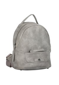 Sac à dos en simili cuir gris de forme ronde, avec un compartiment principal zippé, une poche avant avec rabat et une poignée supérieure pour le porter.