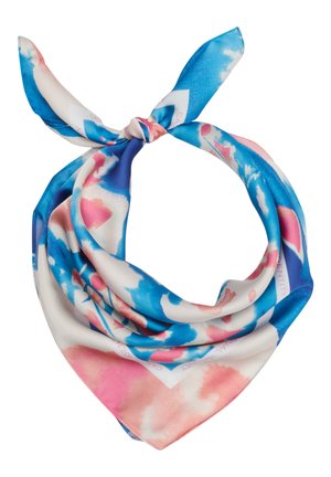 Miękki jedwabny szal w niebieskie, różowe i białe akwarelowe wzory związany w luźny węzeł.