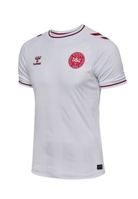 Vitt kortärmat fotbollsjersey med vinröda detaljer och ribbad krage. Har en cirkulär röd logotyp och varumärkeslogotyp på vänster bröst.