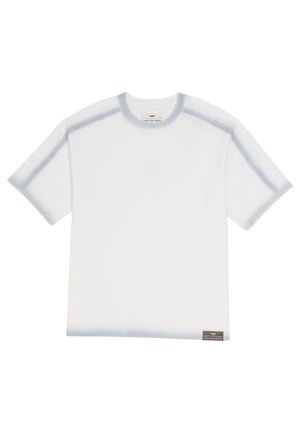 T-shirt blanc à manches courtes avec col rond, bordure gris clair au niveau du col, des manches et de l’ourlet, avec une petite étiquette en bas à droite.