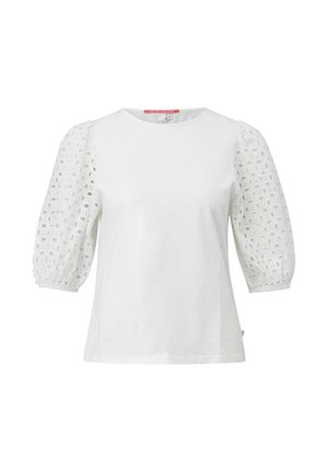 Witte blouse met korte mouwen, een effen lijfje en opgepofte opengewerkte kanten mouwen die eindigen in elastische boorden.