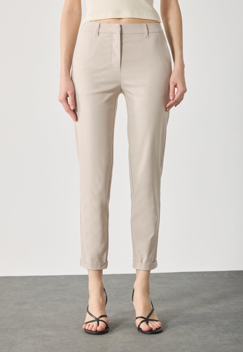 Anna Field by Zalando - CHINO TROUSERS - Trousers - beige, Enlarge