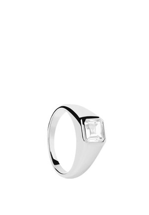 Silberring mit einem kantigen Design, besetzt mit einem klaren rechteckigen Stein. Glatte Oberfläche mit polierter Verarbeitung.