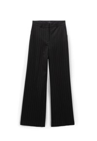 Pantalones de pierna ancha negros con un patrón de rayas, confeccionados con una tela suave, que cuentan con una cintura clásica y bolsillos laterales.