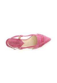 Scarpa rosa in suede con punta appuntita e design a fascia incrociata, con fodera interna beige e marchio "CAFÉ NOIR" sulla soletta.